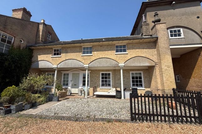 3 bed property, in Coach House, £250,000