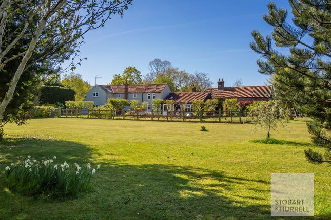 5 bed property, in Path Cottage, £900,000