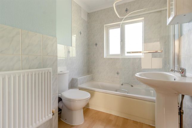 2 bed property, in Champion Road, £260,000