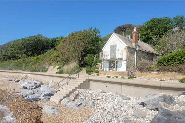 2 bed property, in The Cliff Path, £325,000