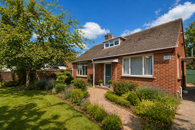 3 bed property, in Topsham Road, £375,000