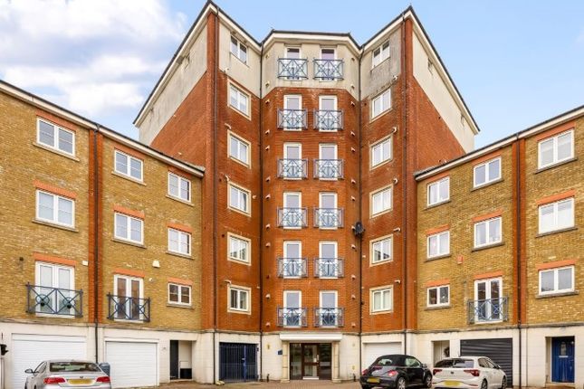 2 bed property, in 53 Dominica Court, £175,000