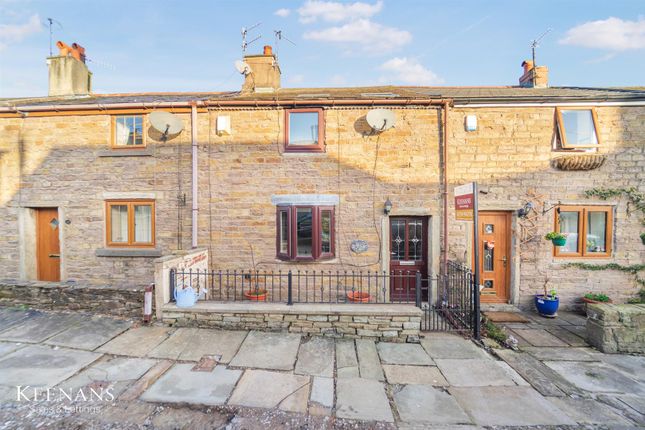 2 bed property, in Farmers Row, £170,000