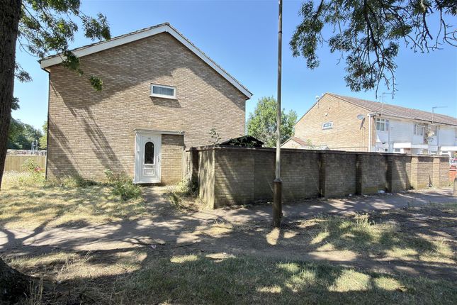 2 bed property, in Archer Close, £210,000