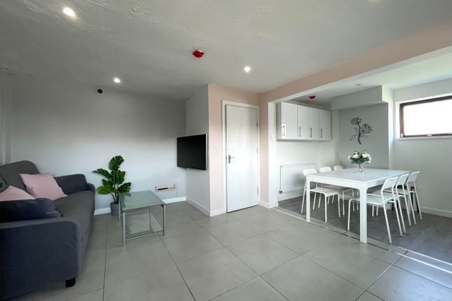 8 bed property, in Brill Close, £815,000