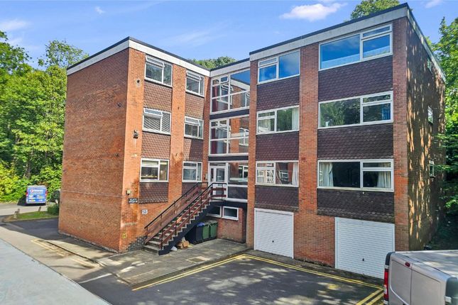 1 bed property, in Salisbury Close, £150,000