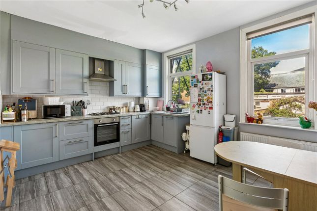 2 bed property, in Upper Tooting Road, £450,000