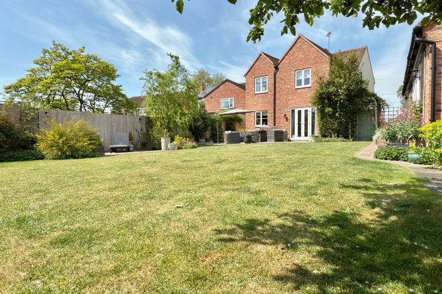 4 bed property, in Twyning Green, £700,000