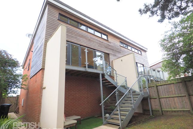 1 bed property, in Park View, £260,000