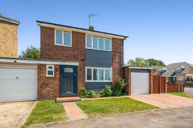 3 bed property, in Glenwood Gardens, £400,000