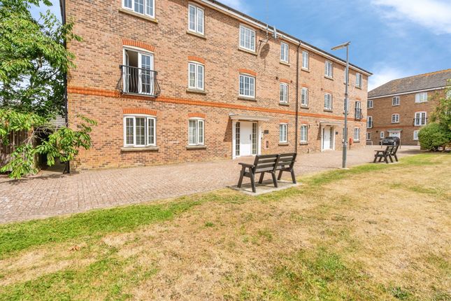 2 bed property, in The Boulevard, £200,000