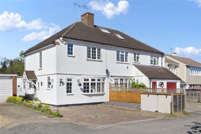 2 bed property, in Richards Road, £650,000