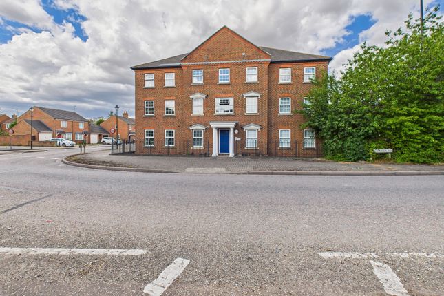 2 bed property, in The Lodge, £215,000