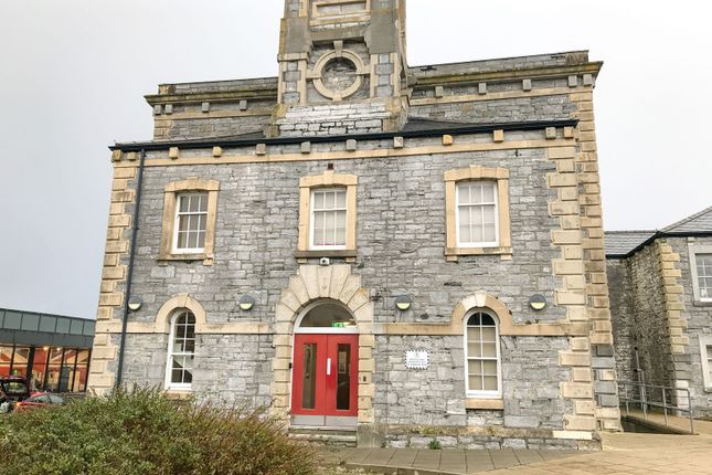 Studio, in Greenbank Court, £35,000