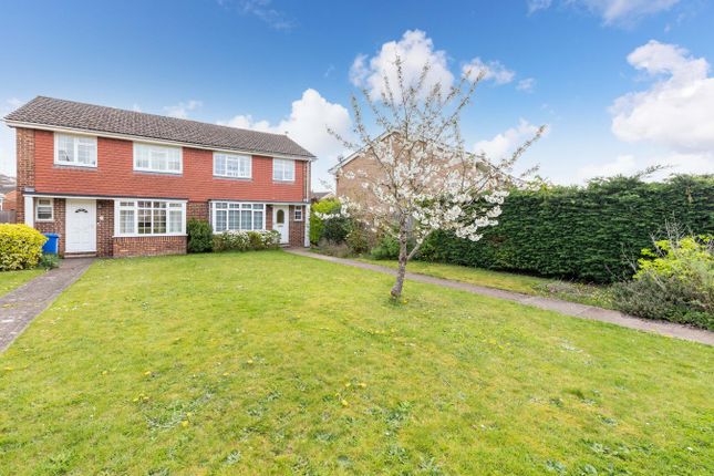 3 bed property, in Dorchester Close, £575,000
