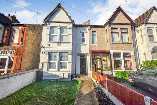 2 bed property, in Surbiton Road, £160,000