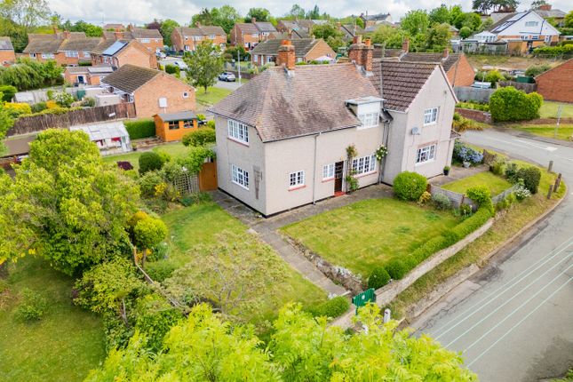 2 bed property, in 12 Bucknills Lane, £250,000