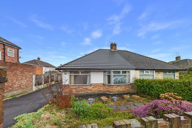 2 bed property, in Lyndor Road, £240,000