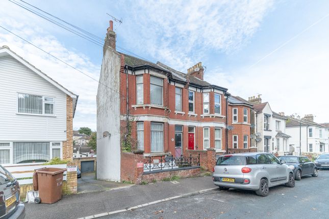 2 bed property, in Purbeck Road, £100,000