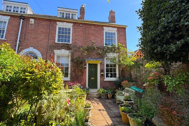 4 bed property, in Fort Royal Hill, £550,000