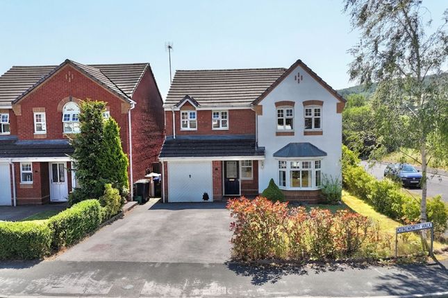 4 bed property, in Kenilworth Walk, £350,000