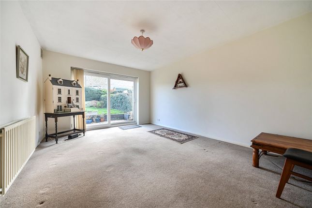 3 bed property, in Bankside Close, £375,000