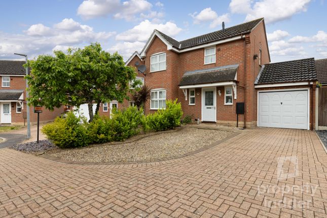 3 bed property, in Columbine Road, £325,000