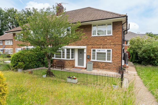 2 bed property, in Downs View, £365,000