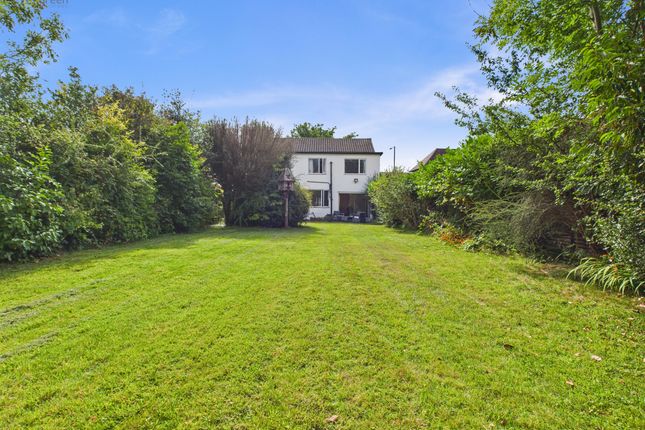 5 bed property, in Hollyfield Road South, £550,000