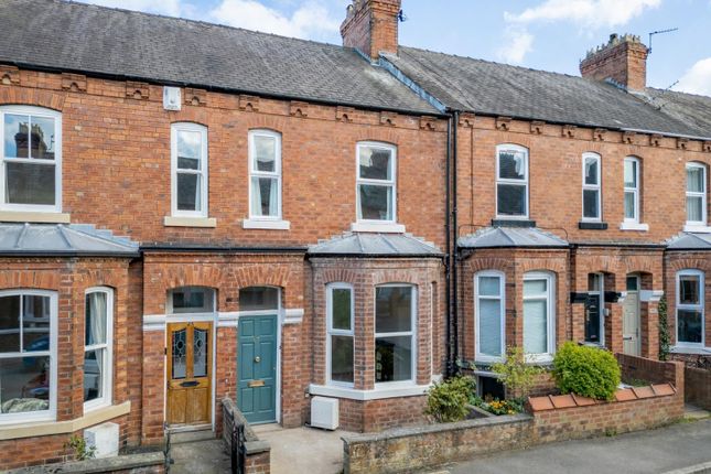 2 bed property, in Lindley Street, £395,000