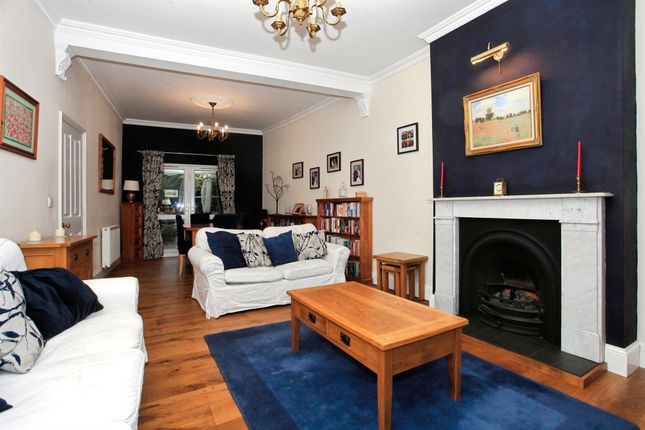 4 bed property, in East Street, £400,000