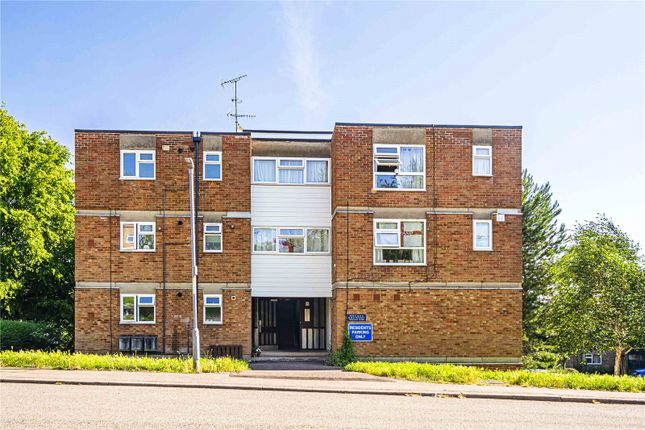 1 bed property, in Pheasant Close, £225,000