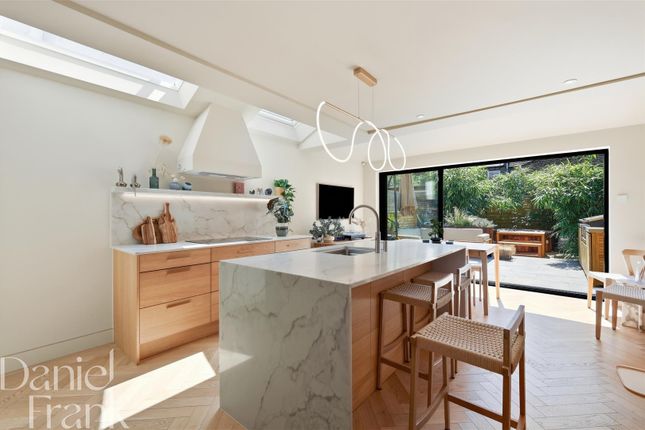 3 bed property, in Livingstone Road, £975,000