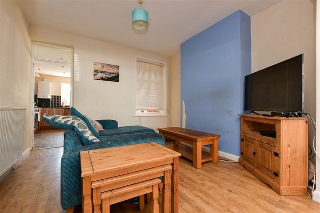 2 bed property, in Telham Avenue, £200,000