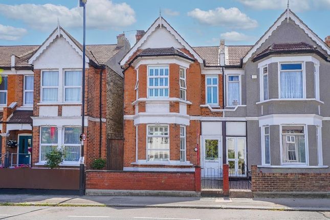 3 bed property, in Woolstone Road, £875,000
