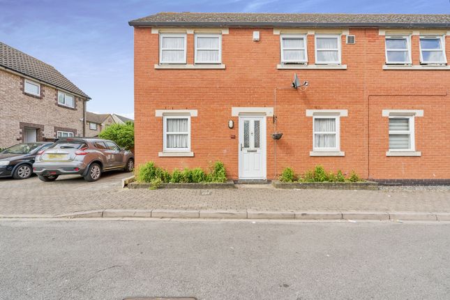 2 bed property, in Loxwood Close, £380,000