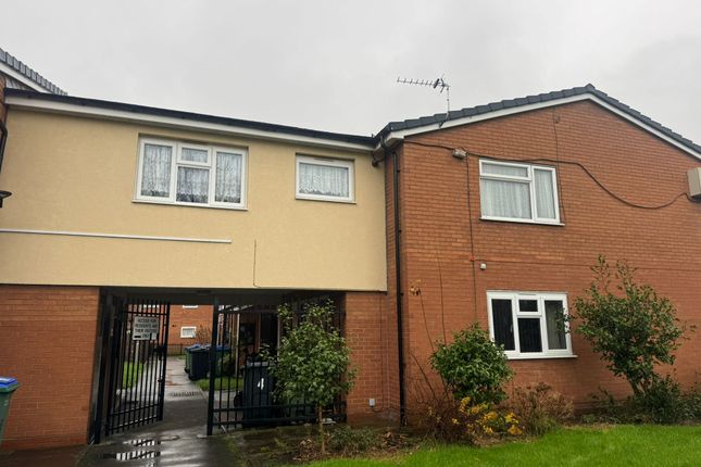 1 bed property, in Old Canal Walk, £70,000