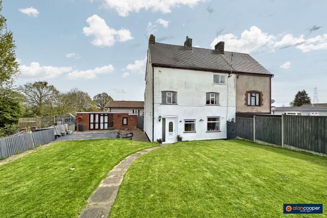 4 bed property, in Nuneaton Road, £300,000
