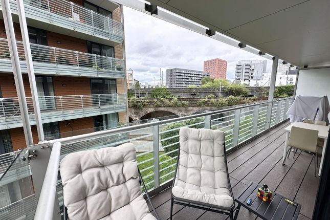 2 bed property, in St George's Island, £220,000