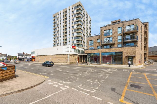 1 bed property, in Premier House, £250,000