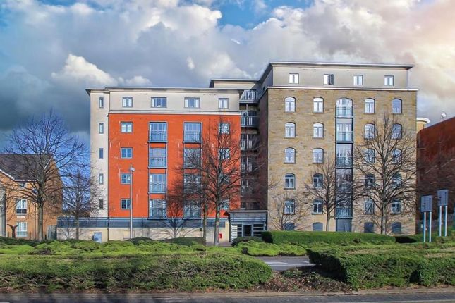 2 bed property, in Silurian Place, £205,000