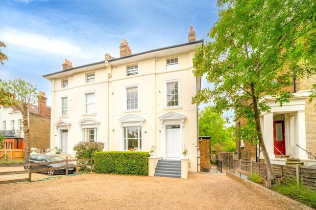 2 bed property, in Shooters Hill Road, £550,000