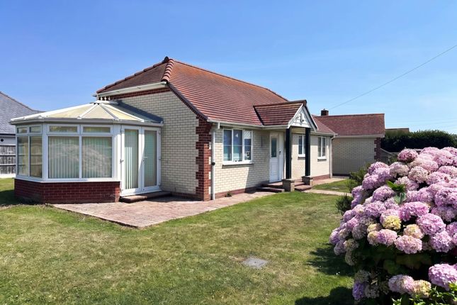 2 bed property, in East Bracklesham Drive, £495,000
