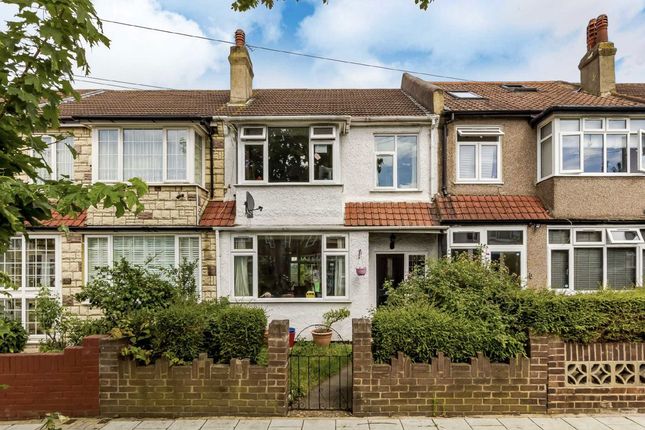 3 bed property, in Farmhouse Road, £550,000