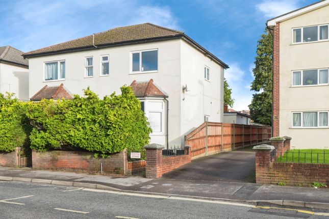 1 bed property, in Shirley Road, £110,000