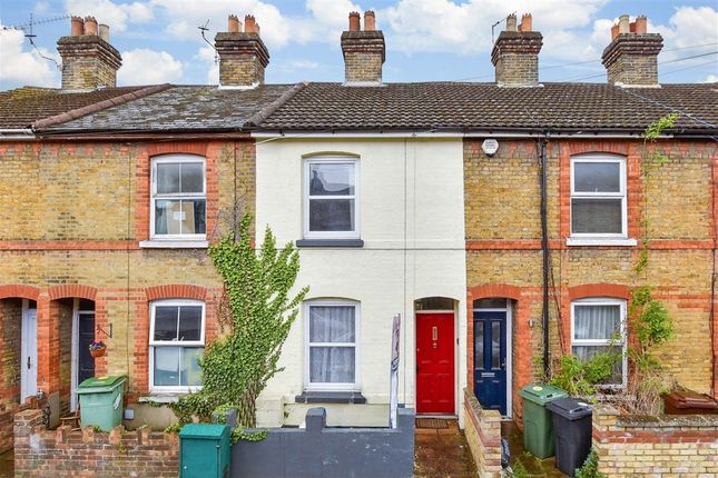 2 bed property, in Cross Street, £250,000