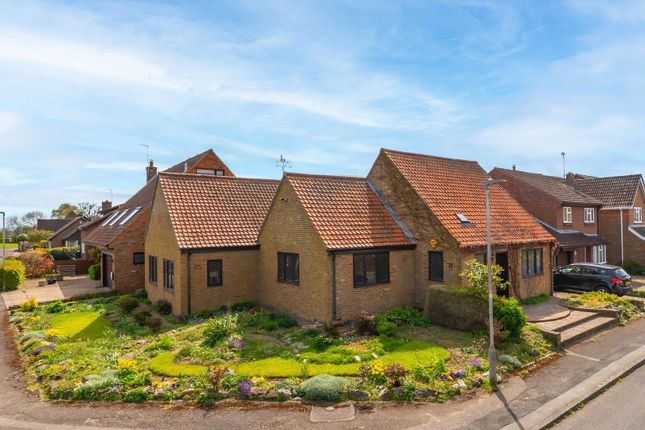 3 bed property, in Moorlands Road, £550,000