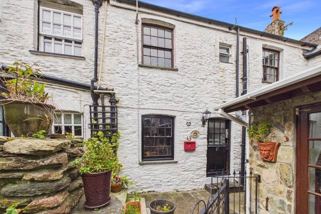 2 bed property, in West Looe Hill, £239,000