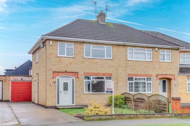 3 bed property, in Sports Road, £299,950