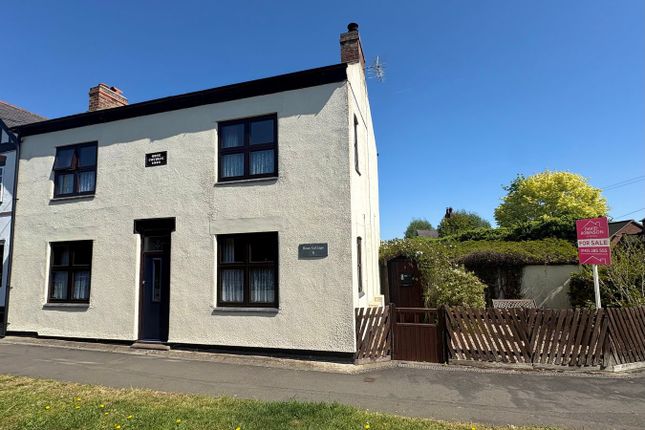 2 bed property, in Sutton Lane, £300,000